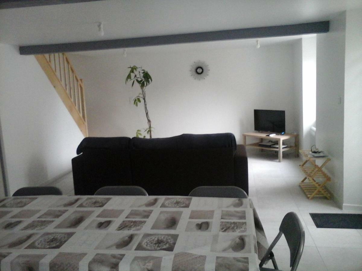 Maison au calme Vezins Extérieur photo